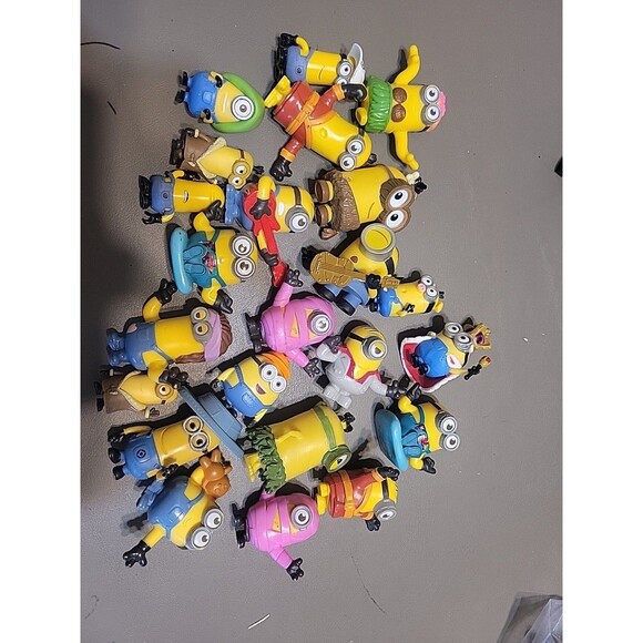 Despicable Me Minions Lot Mini Figures  Cake Toppers - Picture 6 of 7